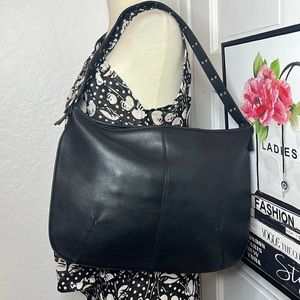 Hobo International Black Large Leather Shoulder Bag with Keyhole Strap